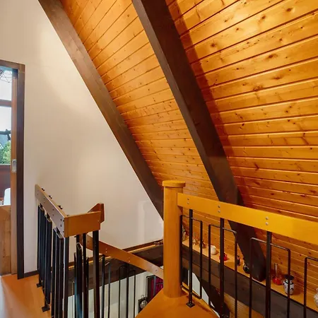 Semesterbostad Bussardnest Schramberg