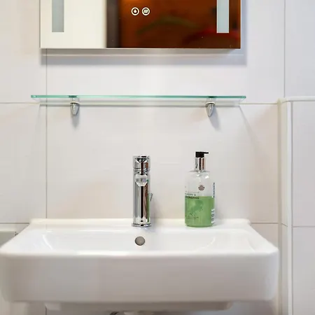 Bussardnest Semesterbostad Schramberg